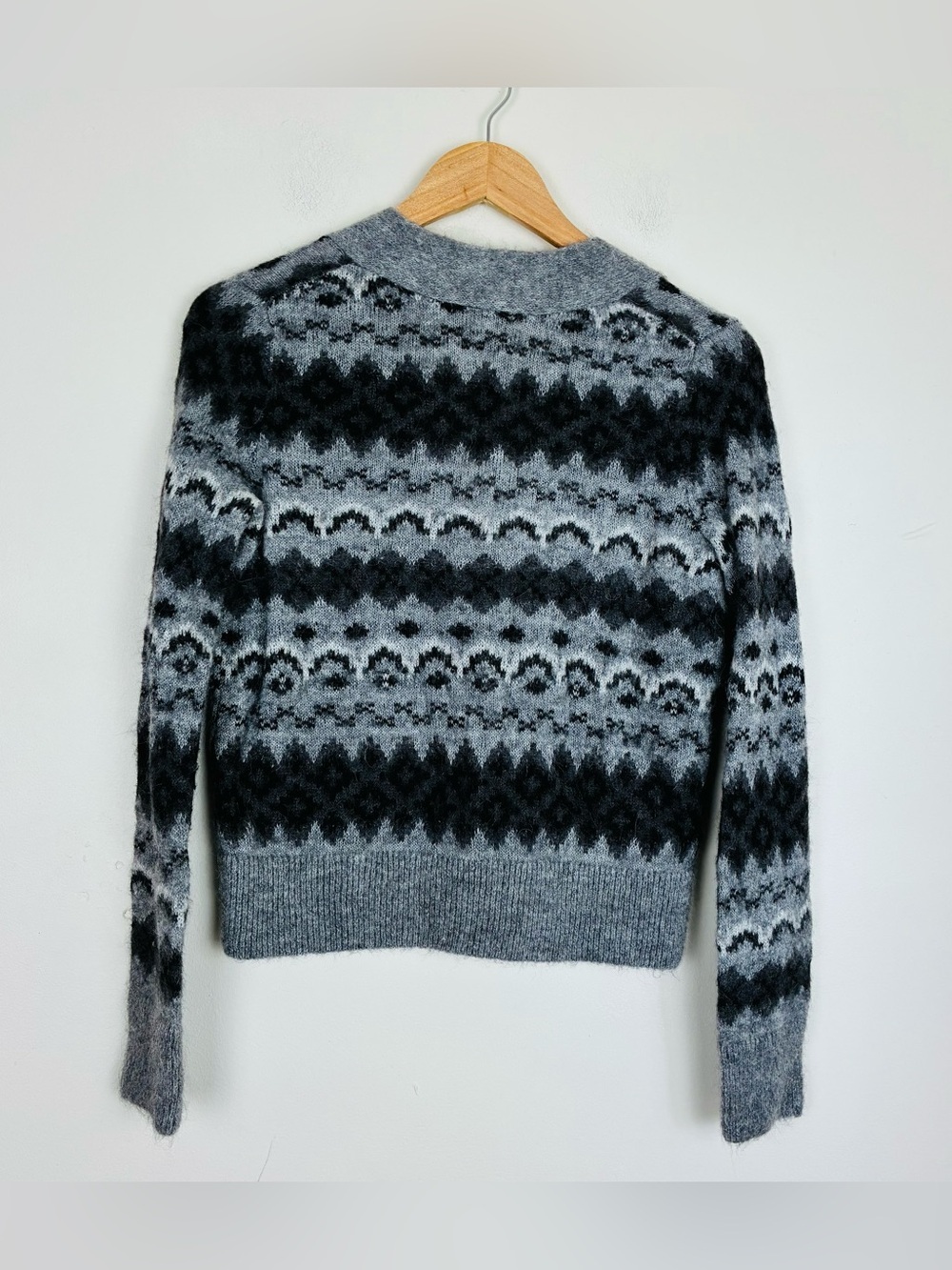 Vince grey and black fairisle alpaca blend v-neck cardigan sweater. Medium. - Picture 4 of 8